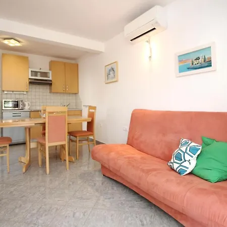 With A Parking Space Baska, Krk - 18794 באסקה
